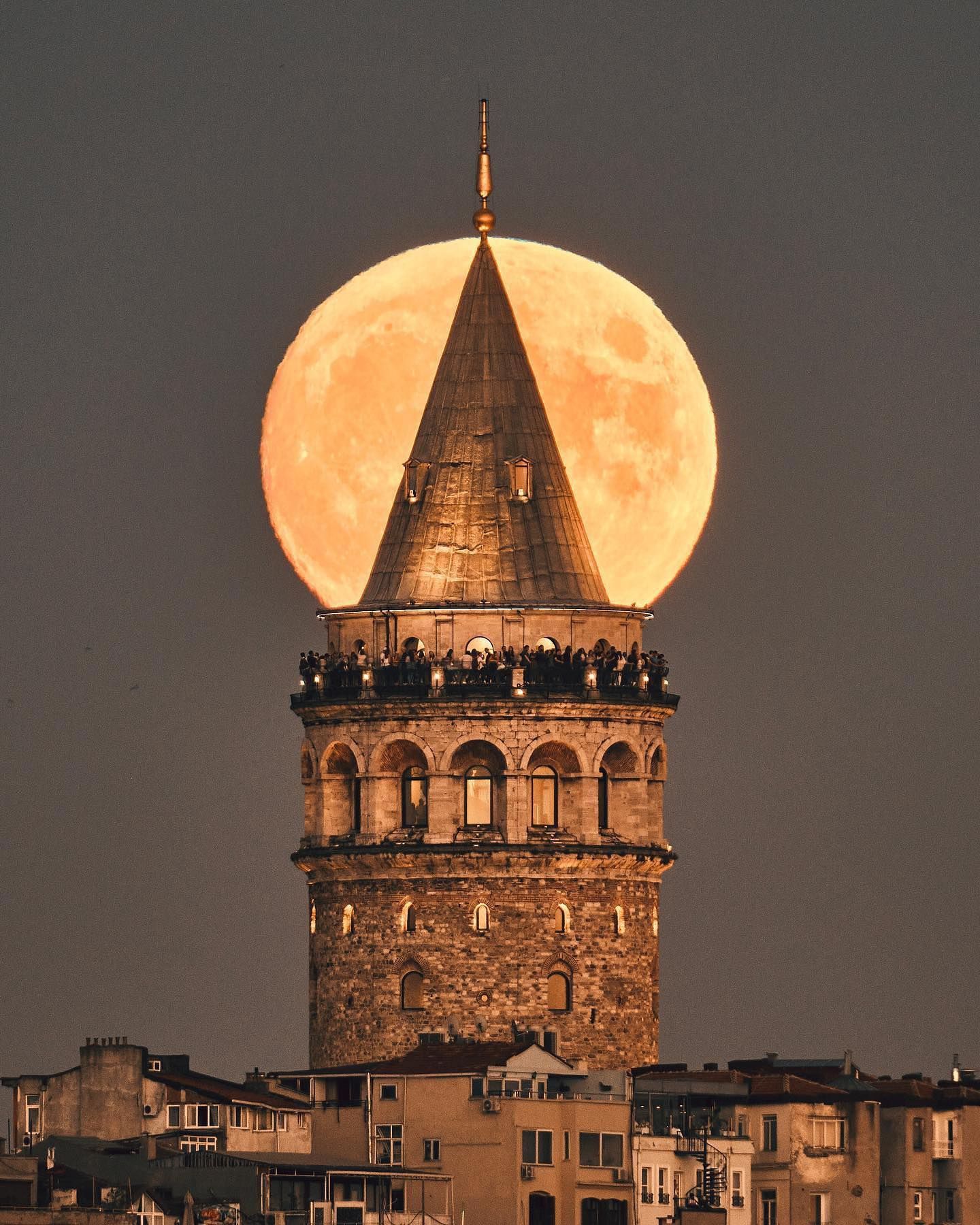 galata_ve_dolunay